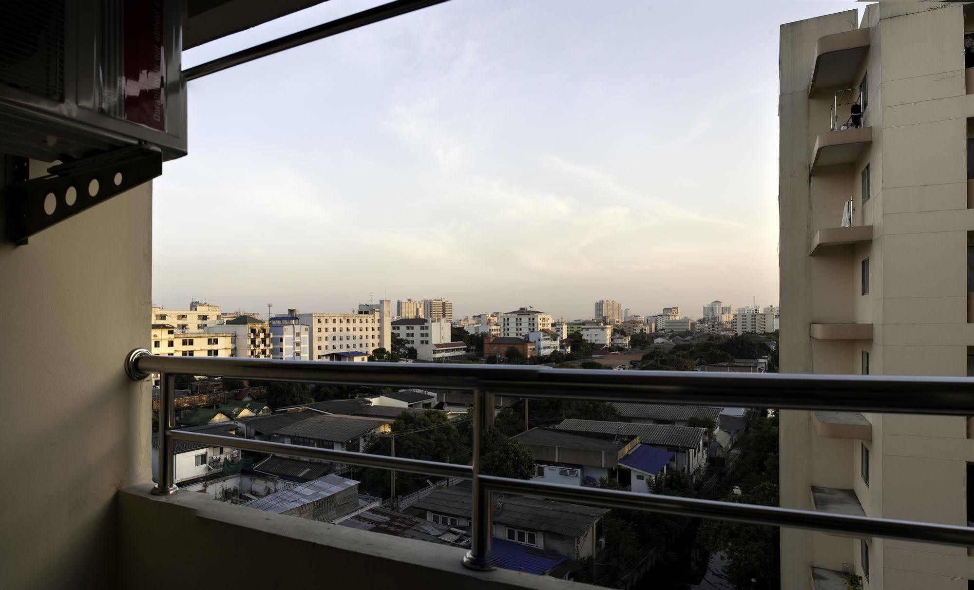 View Place Hotel & Residence Bangkok Exterior photo